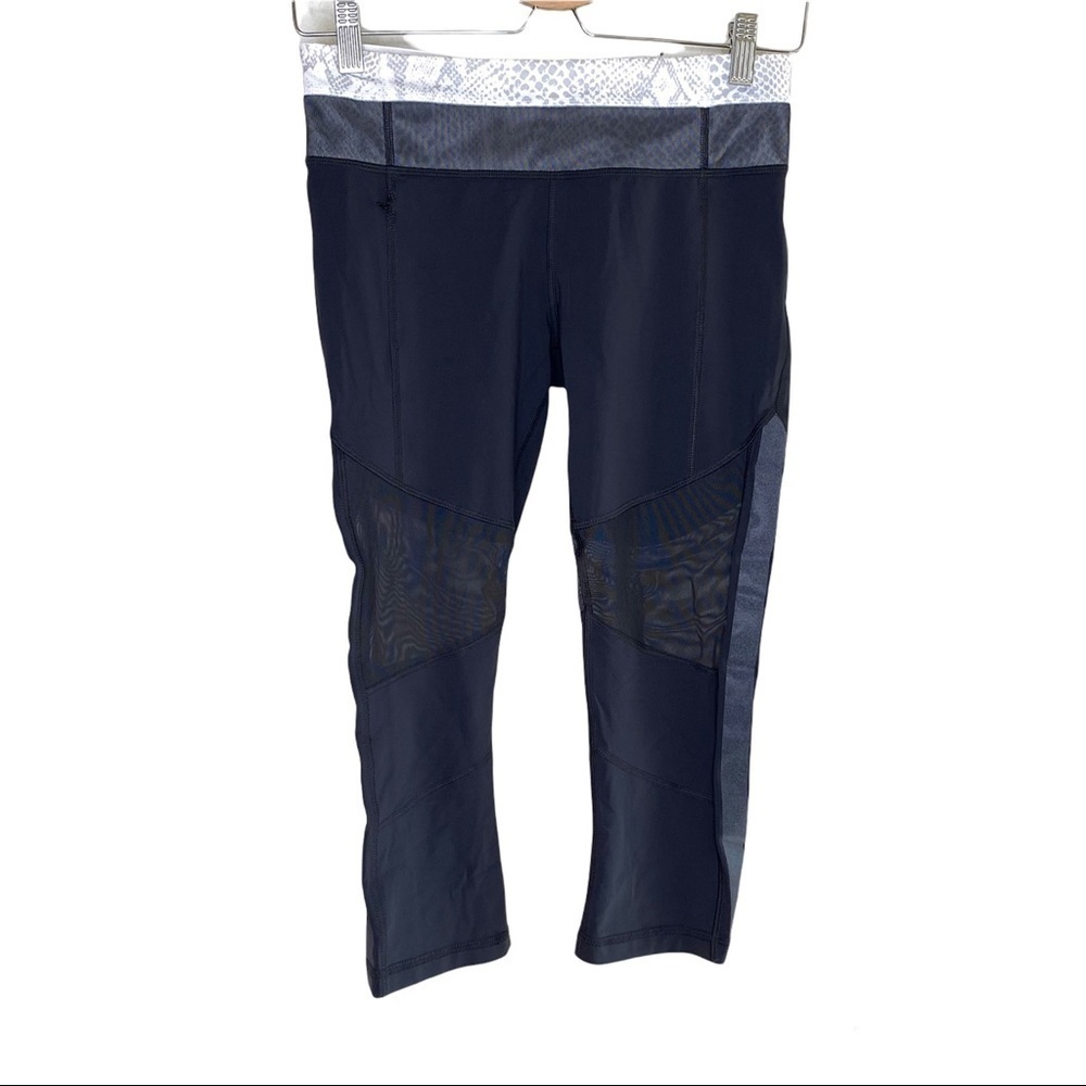 Lululemon Mesh With Me Crop Deep Coal / Desert Snake White Silver Fox